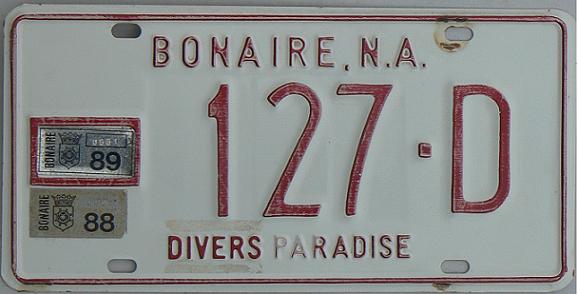 BONAIRE,  old series (1986 - 1994), red on white = 1986-1989 issue, D = government