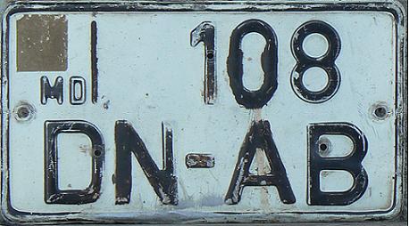Current motorcycle series (1992 - ), DN = Donduşeni, earlier plate originally with yellow sticker